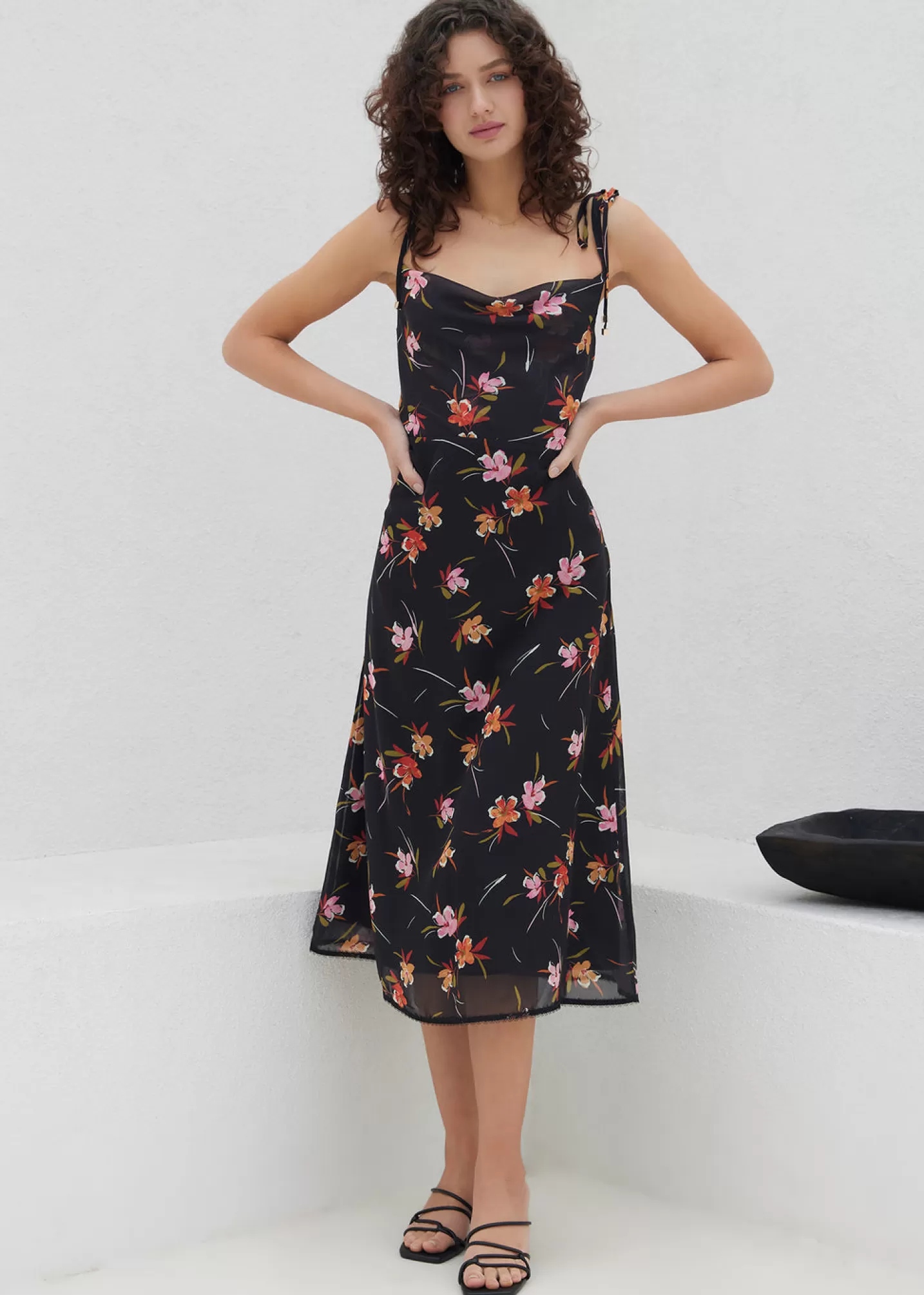 Lost + Wander Dresses*Beachy Oasis Midi Dress BLACK-MULTI-FLORAL