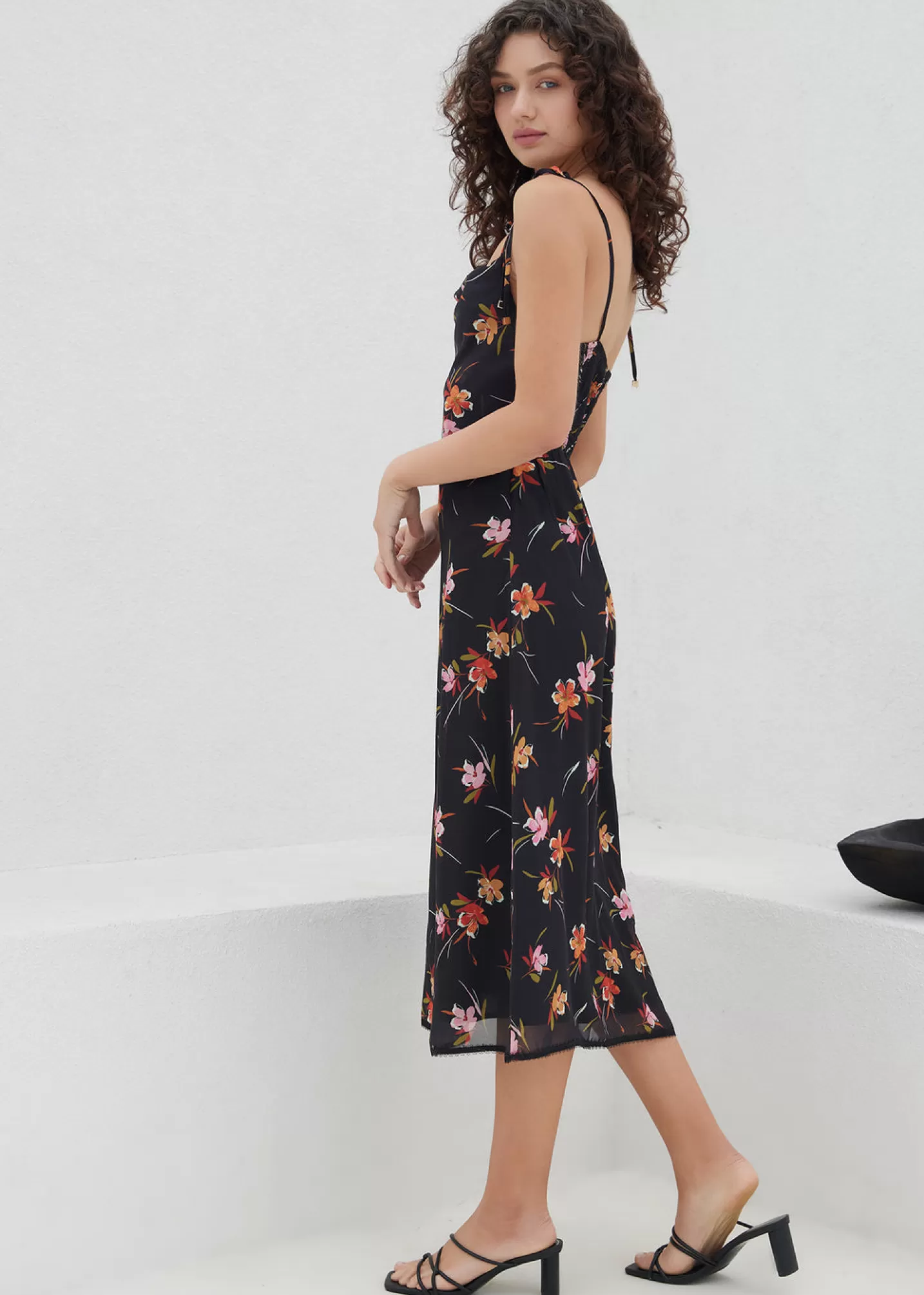 Lost + Wander Dresses*Beachy Oasis Midi Dress BLACK-MULTI-FLORAL